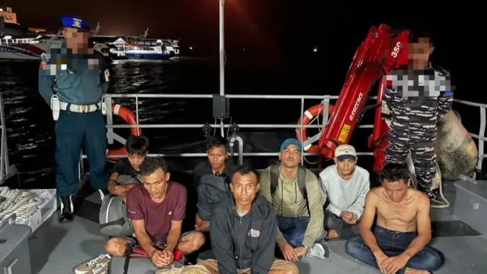 TNI AL Gagalkan Penyelundupan 6 PMI Ilegal ke Malaysia di Perairan Karimun