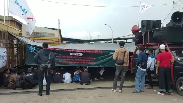 Danone Putus Kontrak dengan Pabrik Plastik, Ratusan Karyawan Terancam PHK