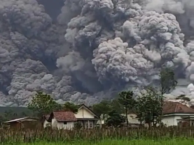 Gunung Semeru Erupsi, Warga diminta Siaga