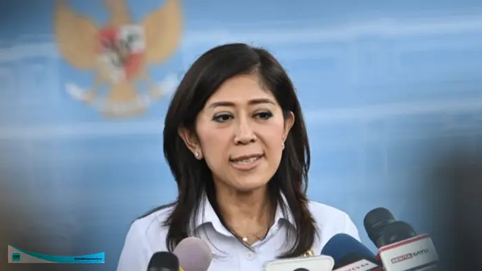 Menteri Komunikasi dan Digital Meutya Hafid tampak berbicara di podium saat menghadiri agenda resmi.