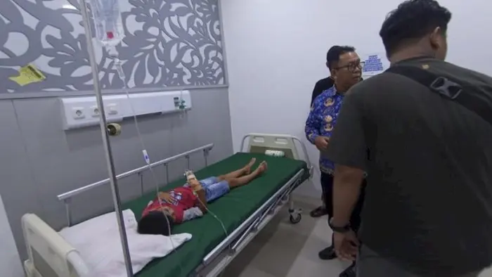 Salah Satu Korban Diduga Keracunan MBG Tengah Menjalani Perawatan Intensif..