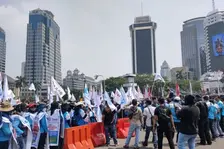 Ribuan Buruh Gelar Aksi di Depan Patung Kuda, Ini Lima Tuntutan ke Jokowi