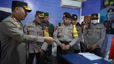 Pastikan Surabaya Aman, Kapolrestabes Cek Pos Pengamanan Dan Pelayanan Idul Fitri