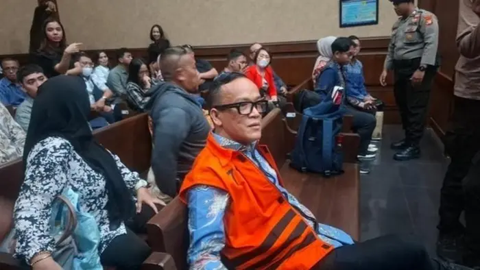 Immanuel Ebenezer Gerungan atau Noel tampak menyampaikan pernyataan kepada media setelah menghadiri sidang tuntutan kasus dugaan pemerasan pengurusan sertifikasi Keselamatan dan Kesehatan Kerja (K3).