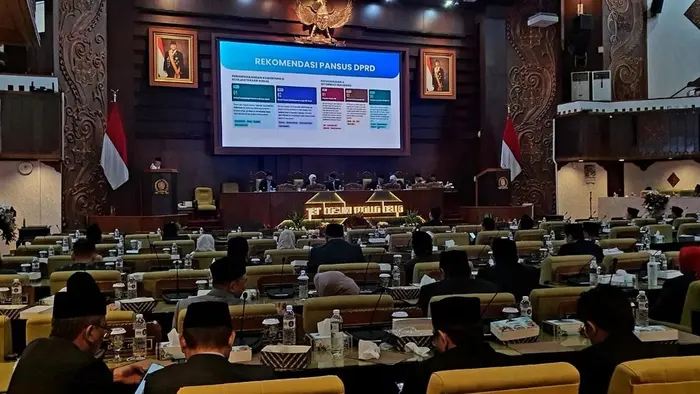 Suasana Rapat Pansus LKPD Gubernur Khofifah di Gedung DPRD Jatim .