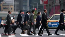 Pekerja Jepang Tuntut Kenaikan Upah Lima Persen