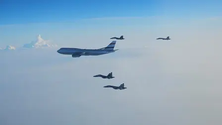 Pengawalan Jet Tempur hingga Lambaian Bendera Sambut Kedatangan Presiden Mesir