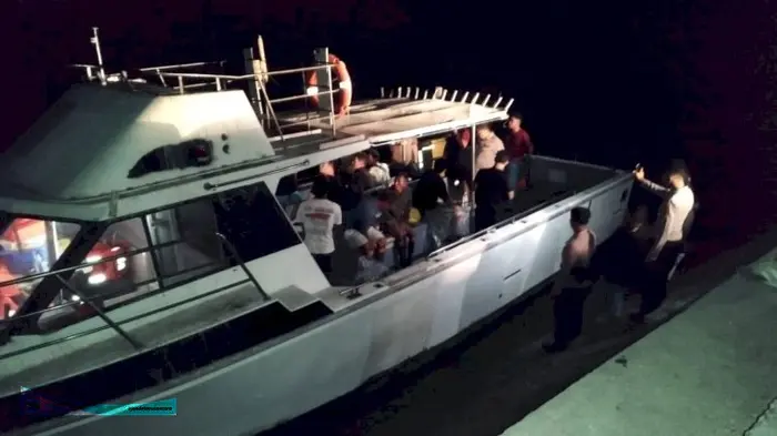 Aparat Tangkap Imigran Gelap Asal China di Perairan Pulau Rote