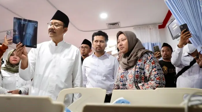 Mensos Jenguk Korban Selamat Runtuhnya Ponpes Al-Khoziny