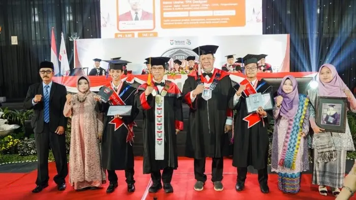 543 Lulusan Telkom University Kampus Surabaya Siap Hadapi Era Kecerdasan Buatan ( AI )
