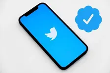Twitter Tambahkan Centang Biru Akun Selebritas yang Telah Meninggal