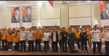 Pelatih Bola Indra Sjafri Beri Motivasi 439 Pekerja Migran Indonesia