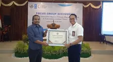 Komitmen Terhadap Perlindungan PMI, SBMI Berikan Penghargaan ke Sekda Lombok Timur