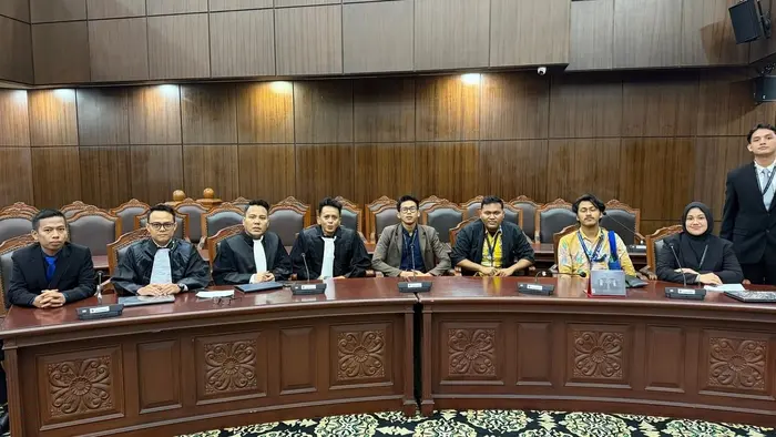 Sidang lanjutan uji materi Pasal 48 ayat (2) dan (3) UU Pesantren diwarnai perdebatan sengit antara pemohon dan pemerintah soal tanggung jawab negara dalam pendanaan pesantren.