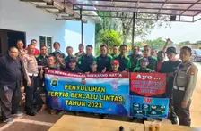 Cegah Kecelakaan Saat Ganti Ban, Satlantas Polresta Bandara Soekarno Hatta Beri Penyuluhan