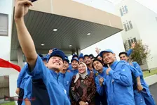 Menaker Mengunjungi Peserta Magang di Jepang