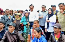 Menko Perekonomian dan Menko Kemaritiman dan Investasi Tinjau Area Lumbung Pangan