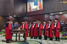 Pelantikan Ketua Mahkamah Konstitusi Baru Tak Dihadiri Anwar Usman