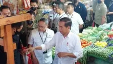 Cek Harga Sembako, Jokowi Blusukan ke Pasar Rawamangun