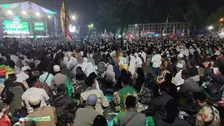 Ribuan Jamaah NU Padati Panggung Khotmil Quran dan Salawat