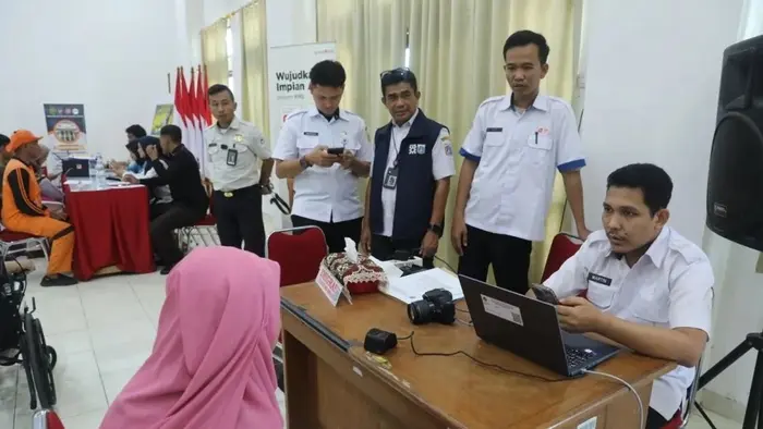 Pelayanan Publik Jemput Bola yang dilakukan oleh Pemkab Kepulauan Seribu.