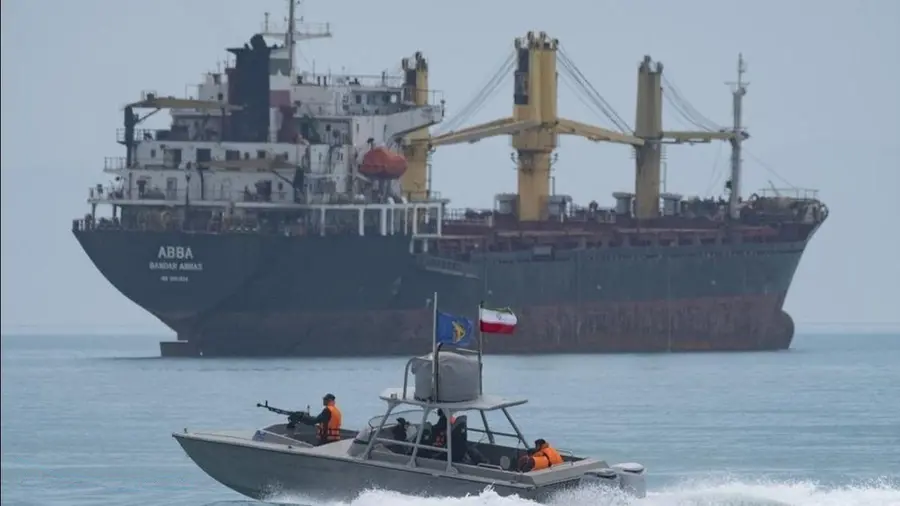 Iran Luncurkan Tembakan Peringatkan ke Enam Kapal di Selat Hormuz Iran meningkatkan tekanan terhadap Amerika Serikat dengan melarang pengiriman senjata AS melintasi Selat Hormuz menuju pangkalan militer di Timur Tengah.