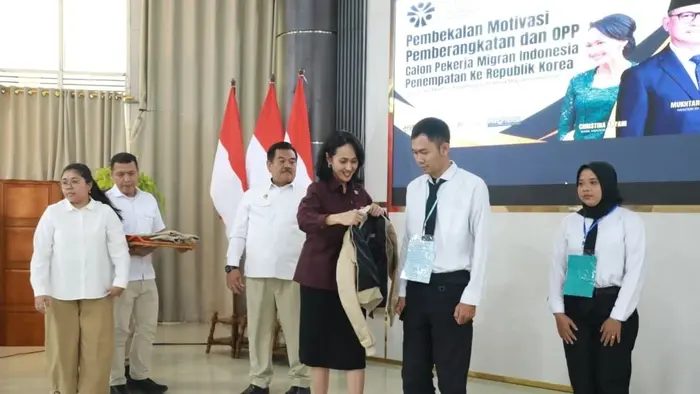 Wakil Menteri Pelindungan Pekerja Migran Indonesia (P2MI) Christina Aryani