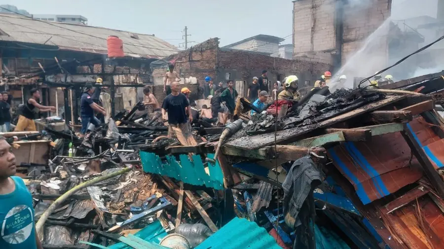 Kebakaran Sejumlah Rumah di Ancol, 19 Damkar Dikerahkan Kebakaran