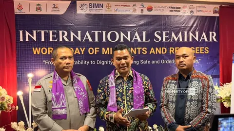 Kepala Kepolisian Daerah Kepulauan RiauIrjen Pol. Asep Safrudin (kiri) Direktur Jenderal Pelindungan Pekerja Migran Indonesia (KP2MI) Rinardi (tengah) Direktur Stella Maris Batam Romo Ansensius Guntur, CS (kanan)