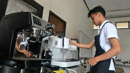 SMK Go Global Latih 100 Peserta Jadi Barista di BLK Garut