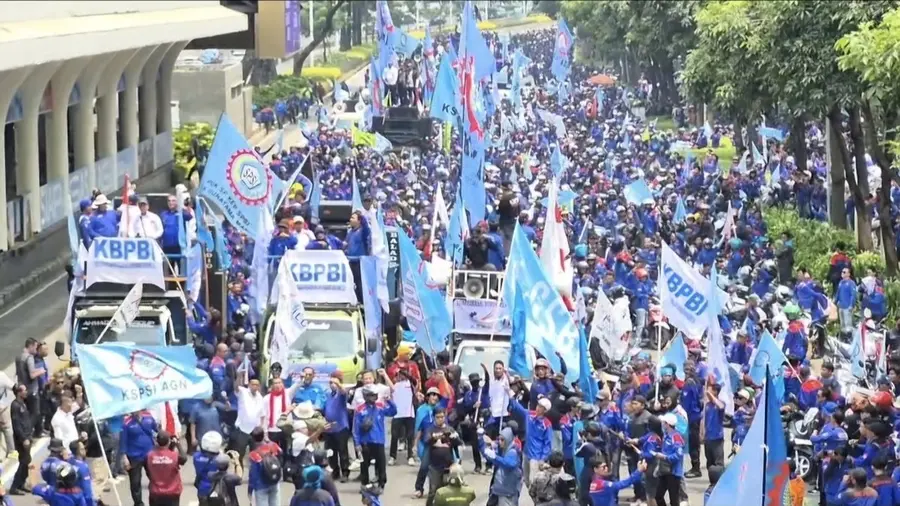 Buruh Desak Upah Minimum Berbasis KHL Demo buruh