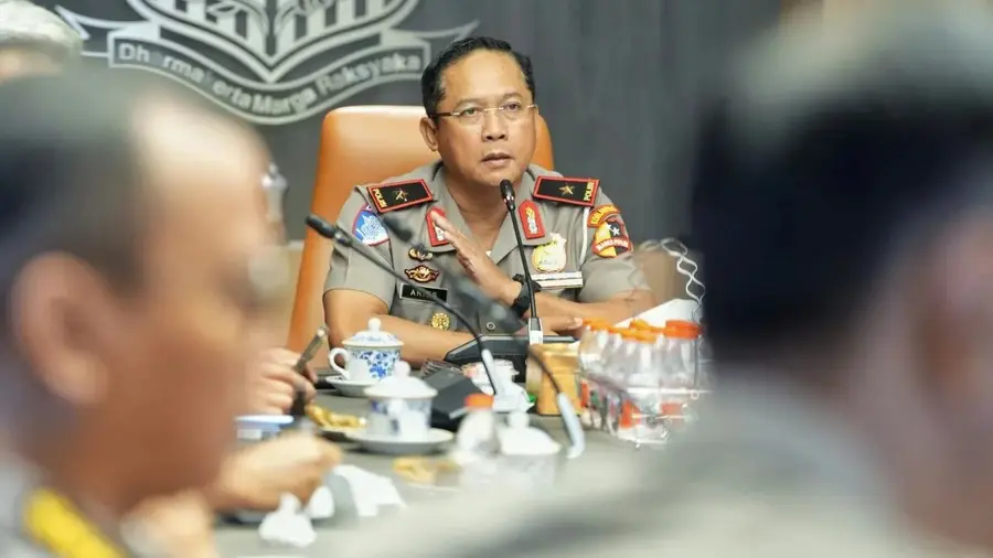 Antisipasi Kelangkaan BBM, Kakorlantas Instruksikan Polda Siaga Atur Antrean SPBU Kepala Korps Lalu Lintas (Kakorlantas) Polri Brigadir Jenderal Polisi Aries Syahbudin