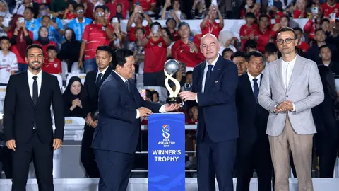 Erick Thor dan presiden FIFA Gianni Infantino