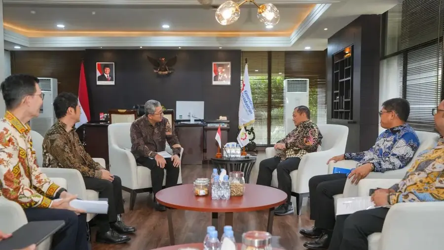 Genjot Industri Otomotif Nasional, Pemerintah Kaji Insentif Kendaraan Hybrid Menteri Perindustrian (Menperin) Muhammad Sarmuji dan Direktur Toyota Motor Manufacturing Indonesia (TMMIN) Nandi Julyanto
