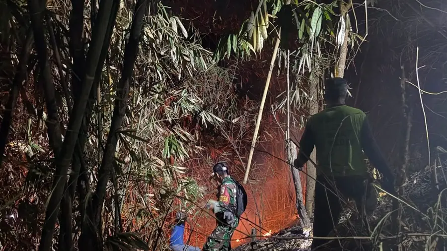 BPDB Jember Imbau Warga Tak Bakar Sampah di Area Kering 1000027619