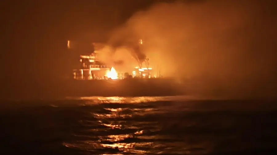 Dramatis, Basarnas Selamatkan 26 Kru KM Prima Sentosa yang Terbakar Kapal kebakar
