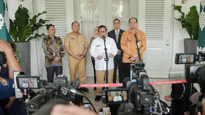 Gubernur DKI Jakarta Pramono Anung dan Wakil Ketua KPK RI Fitroh Rohcahyanto di Balai Kota DKI Jakarta