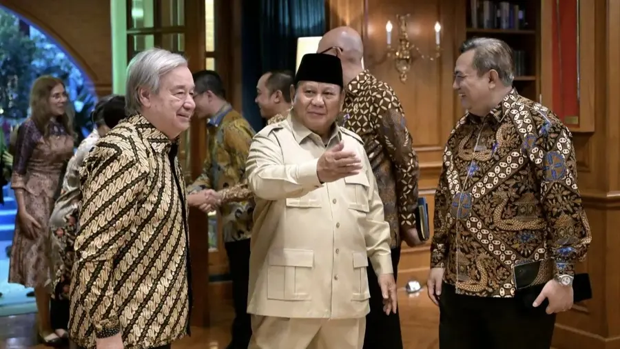 Jelang Pensiun, Sekjen PBB Apresiasi Langkah RI Bantu Palestina Presiden Prabowo Subianto (dua kiri) menerima Sekjen PBB António Guterres (kiri) di Hambalang, Kabupaten Bogor, Jawa Barat
