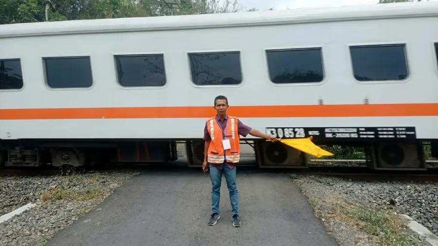 KAI Daop 9 Tambah Ratusan Petugas di 61 Perlintasan 1656090