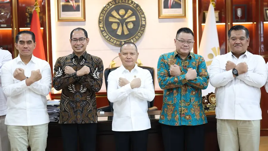 Bukan Hanya Pekerja Rumah Tangga, PMI Didorong Masuk Industri Hospitality UEA Kementerian P2MI mendorong perluasan penempatan pekerja migran Indonesia di Uni Emirat Arab, khususnya pada sektor hospitality dan pekerjaan terampil. Sepanjang Januari 2025 hingga 13 Oktober 2026, pemerintah memfasilitasi 2.074 layanan penempatan PMI ke UEA. Penempatan harus melalui mekanisme resmi agar kepastian kerja dan pelindungan pekerja terjamin.